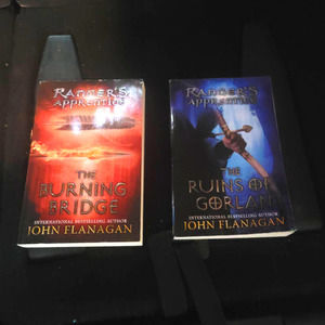 Lot of 2 John Flanagan Ranger's Apprentice Burning Bridge / Ruins Of Gorlan PB